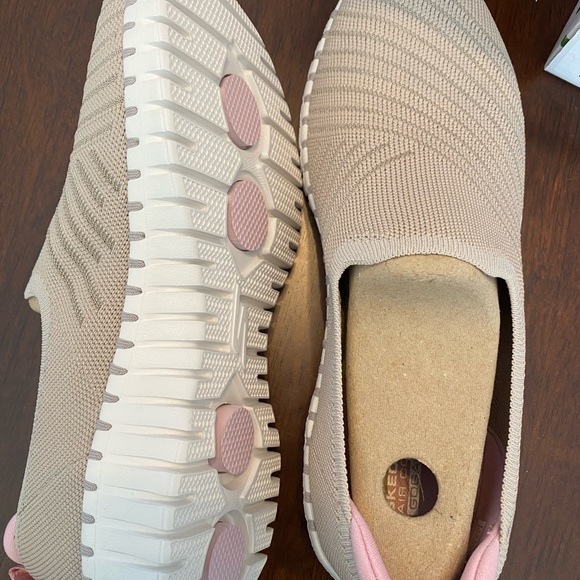 Skechers Shoes - BRAND NEW Sketchers Go Walk